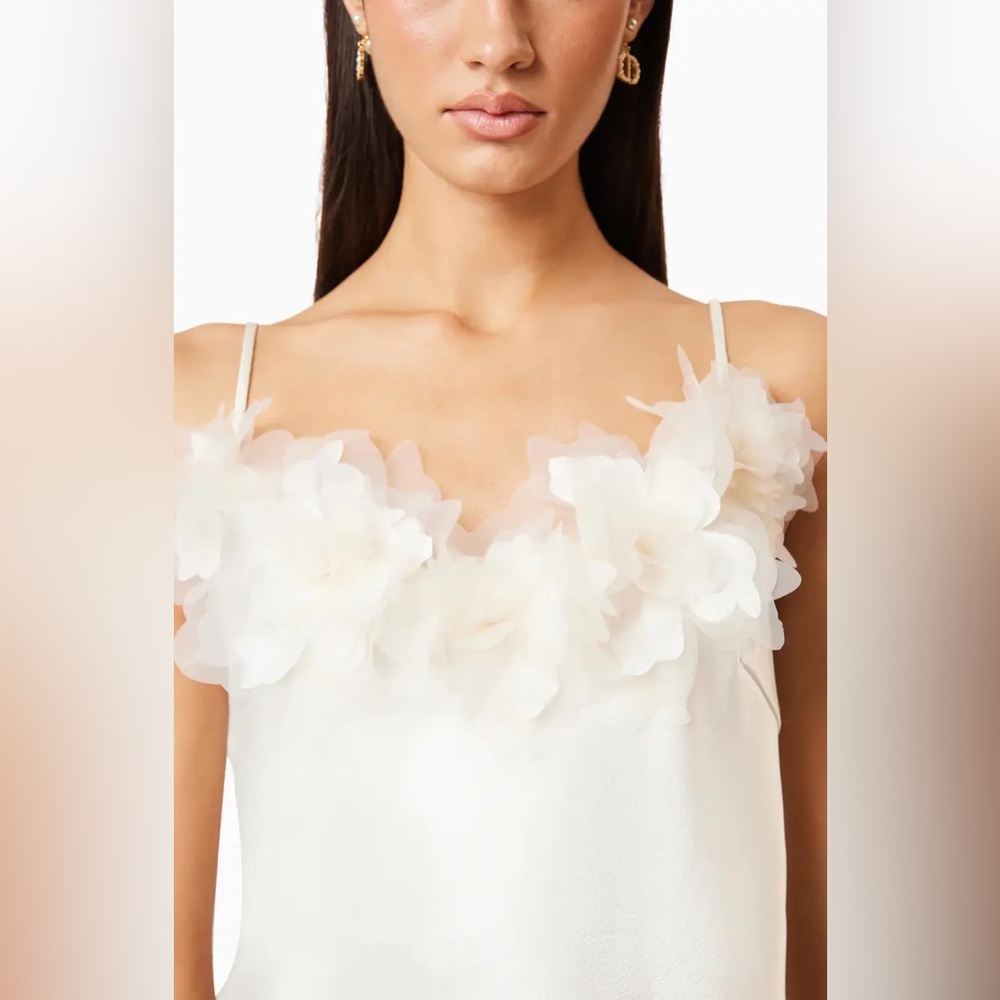 Elliatt Katalina 3D Floral Appliqué Mini Dress in Ivory - Picture 5 of 11
